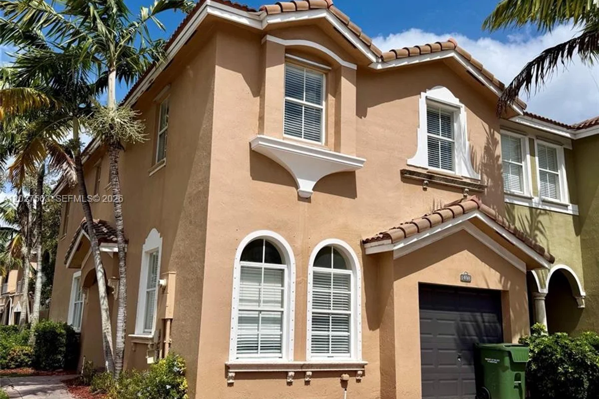 1498 SE 25th Ave, Homestead: photo 1 of 20