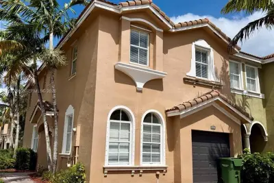 1498 SE 25th Ave, Homestead: photo 1 of 20