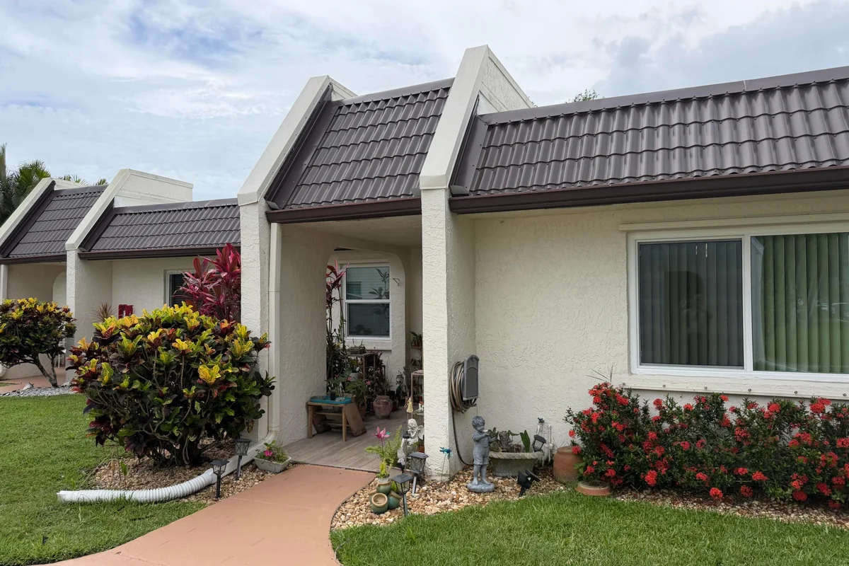 212 Lake Susan Ln, West Palm Beach: photo 1 of 44
