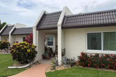 212 Lake Susan Ln, West Palm Beach: photo 1 of 44