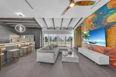 1141 Adams St, Hollywood: photo 1 of 45