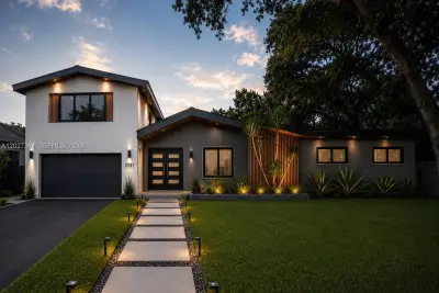 2555 NE 202nd St, Miami: photo 1 of 24