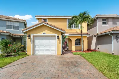 3260 Commodore Ct, West Palm Beach: photo 1 of 28