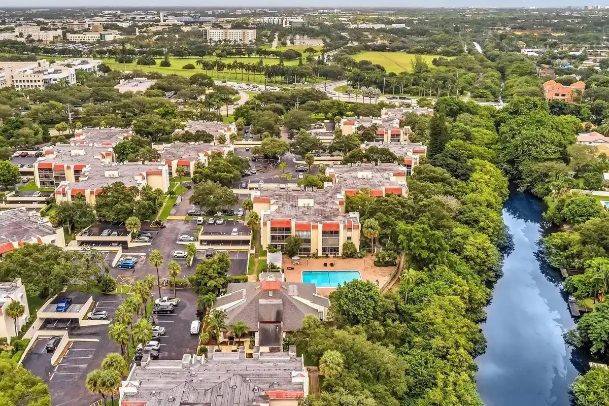 642 NW 13th St #35, Boca Raton: photo 1 of 12