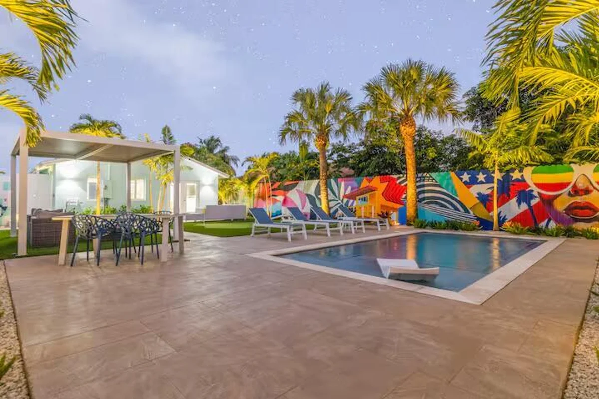 322 NW 4th Ave, Delray Beach: photo 1 of 37