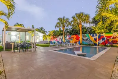 322 NW 4th Ave, Delray Beach: photo 1 of 37