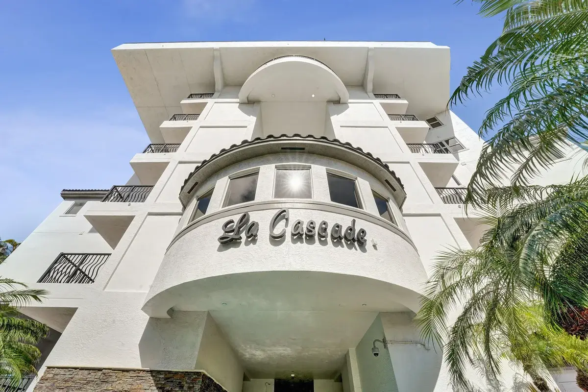 615 Bayshore Dr #402, Fort Lauderdale: photo 1 of 101