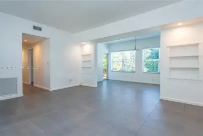 66 NW 87th St, El Portal: photo 1 of 13