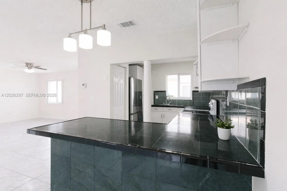 601 SW 116th Ct, Sweetwater: photo 1 of 31