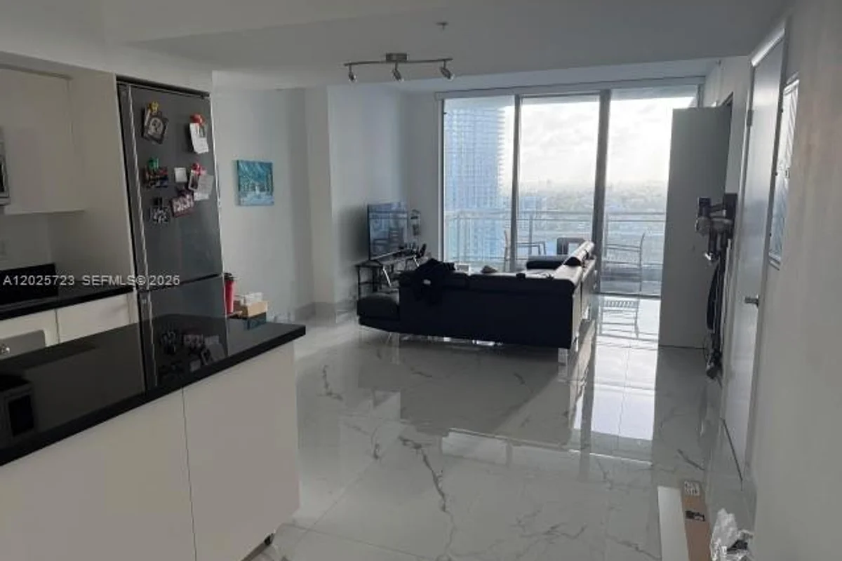 92 SW 3rd St #2109, Miami: photo 1 of 8