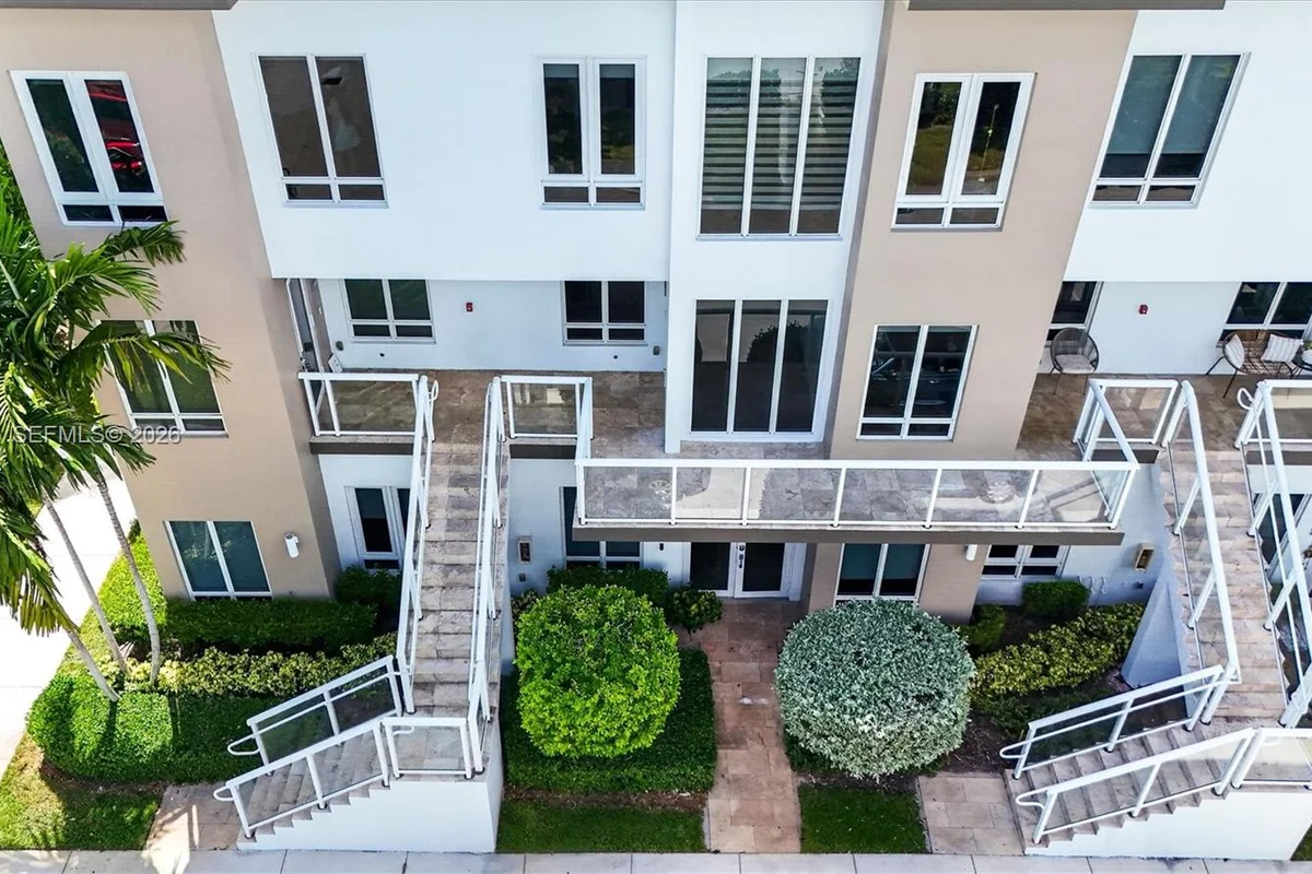 6310 NW 103rd Pl #202, Doral: photo 1 of 16