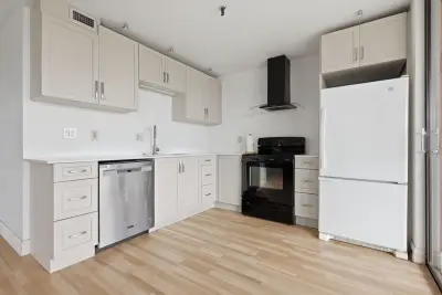 661 NE 195th St #310, Miami: photo 1 of 19