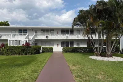 229 E Durham E, Deerfield Beach: photo 1 of 11
