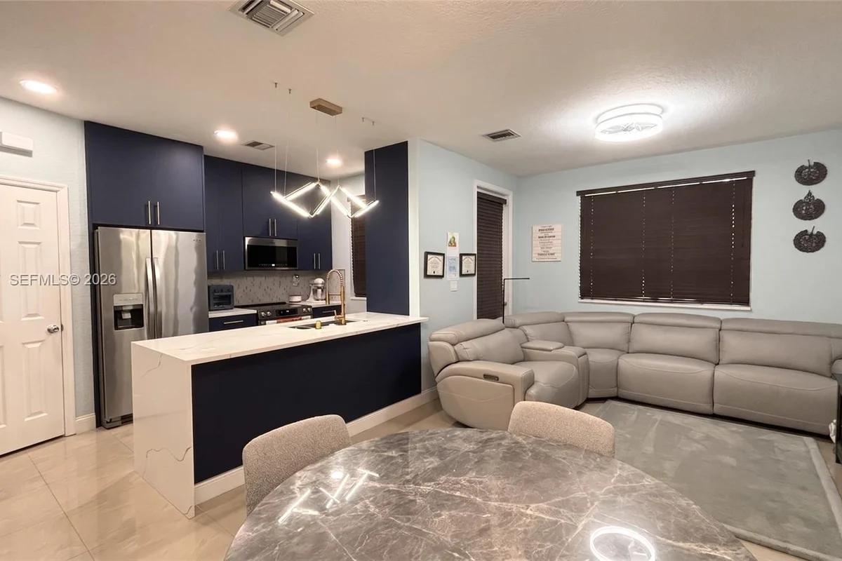 1962 SW 60th Ave, North Lauderdale: photo 1 of 32