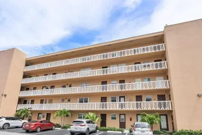 219 NE 14th Ave #107, Hallandale Beach: photo 1 of 18