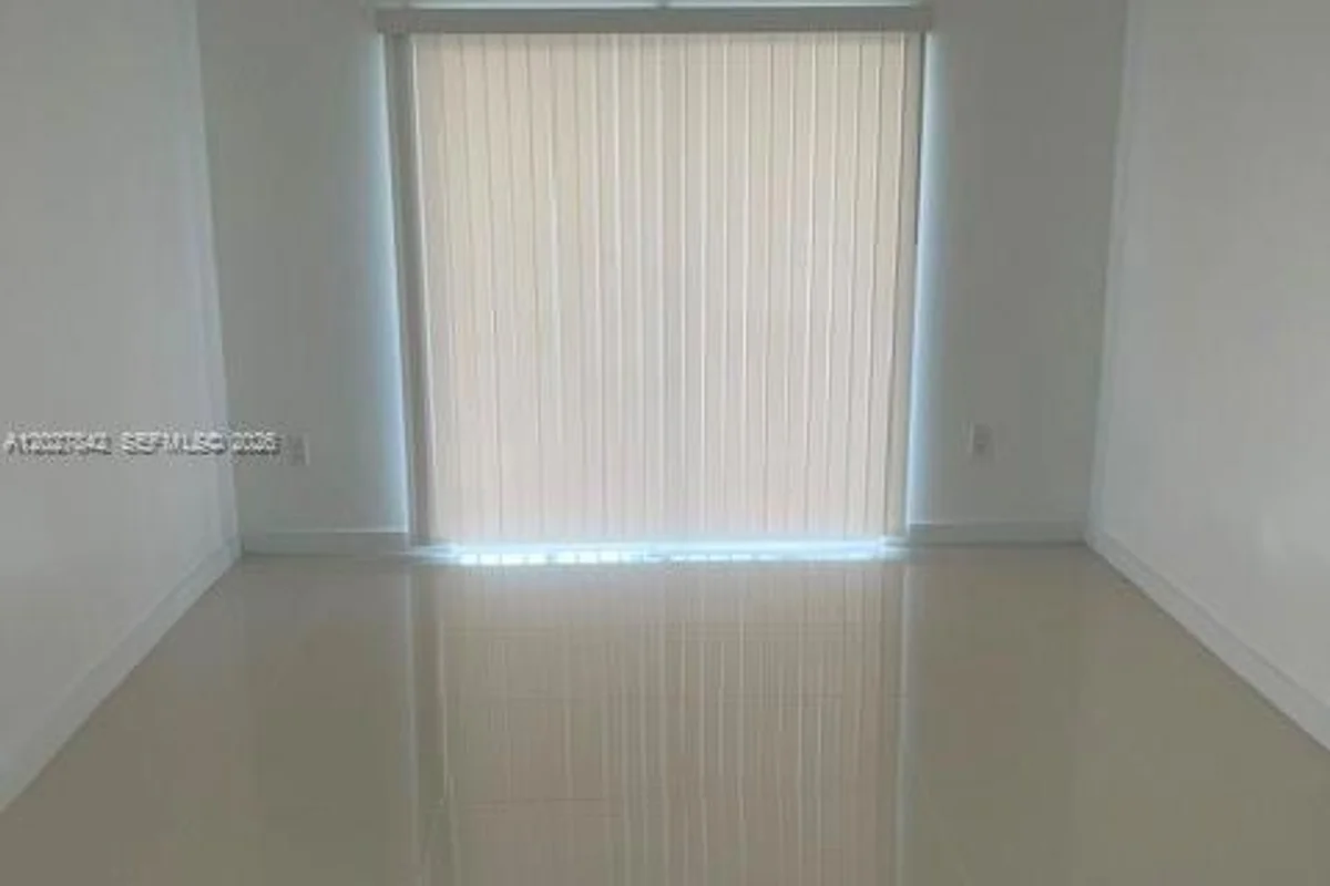 16465 NE 22nd Ave #110, North Miami Beach: photo 1 of 7