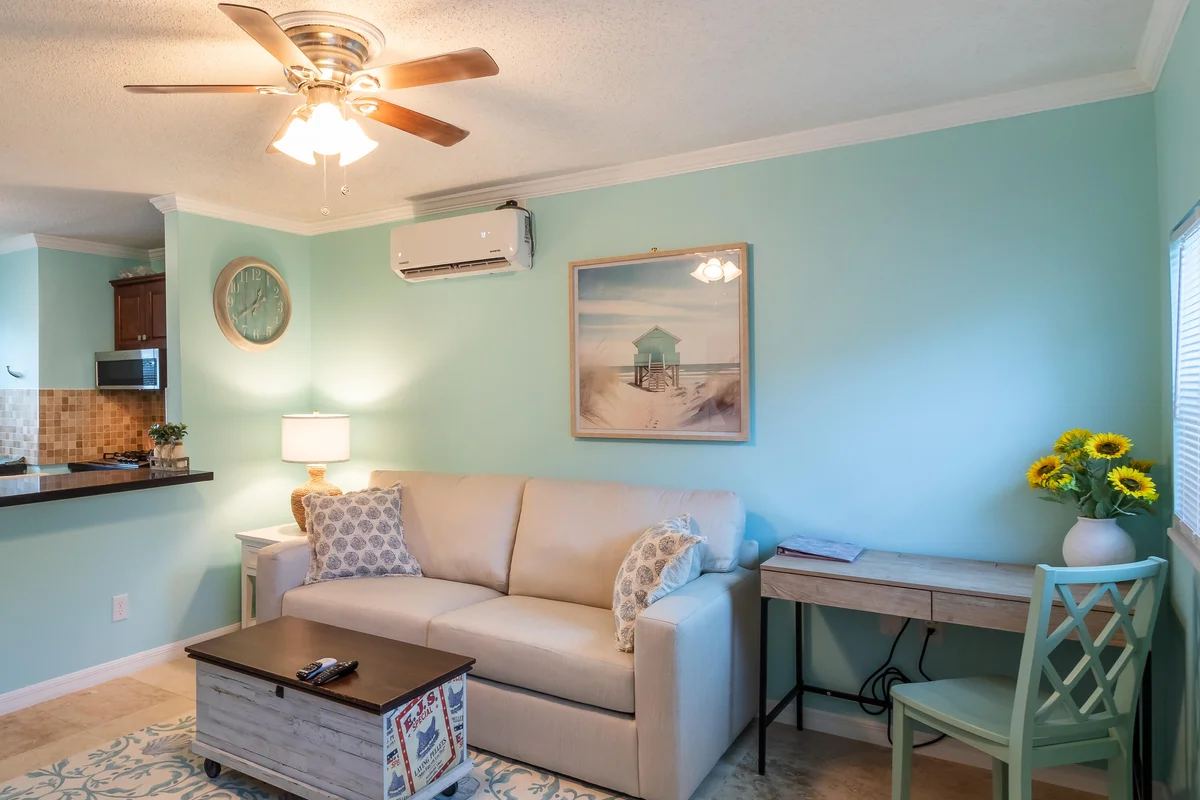 1724 37th St, West Palm Beach: photo 1 of 15