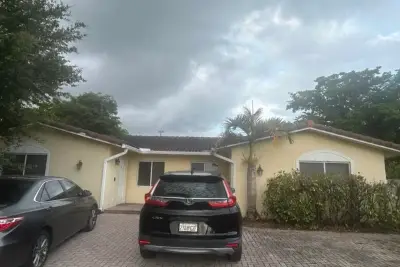 8362 NW 23rd Manor, Coral Springs: photo 1 of 36