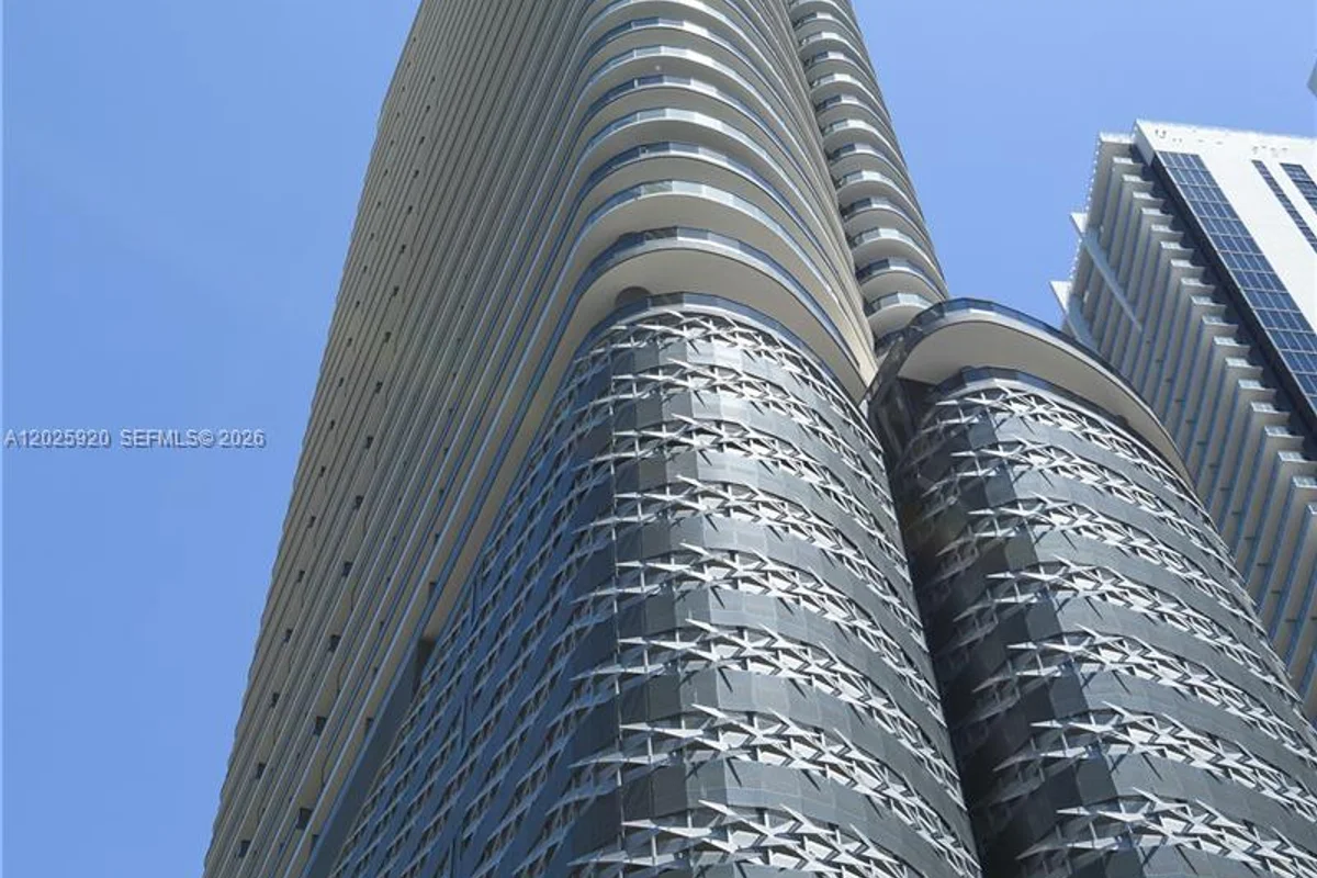 1000 Brickell Plz #2014, Miami: photo 1 of 31