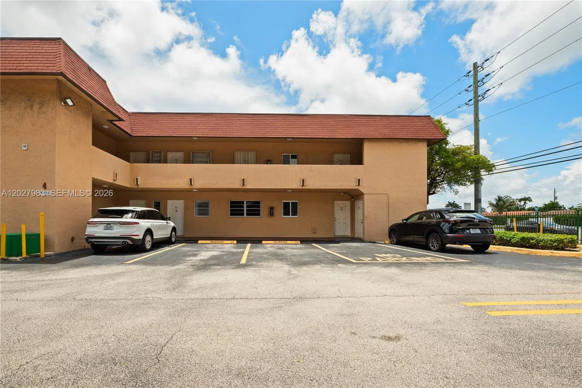 9950 SW 88th St #414-4, Miami: photo 1 of 25