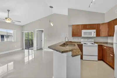 2445 SW 18th Ter #922, Fort Lauderdale: photo 1 of 46