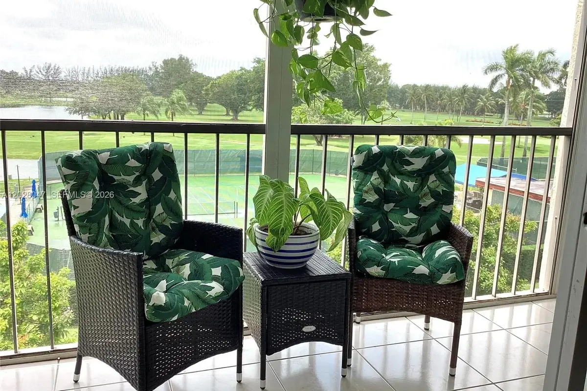 8900 Washington Blvd #415, Pembroke Pines: photo 1 of 40