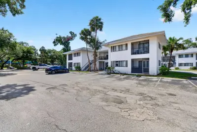 2550 SW 18th Ter #2111, Fort Lauderdale: photo 1 of 24