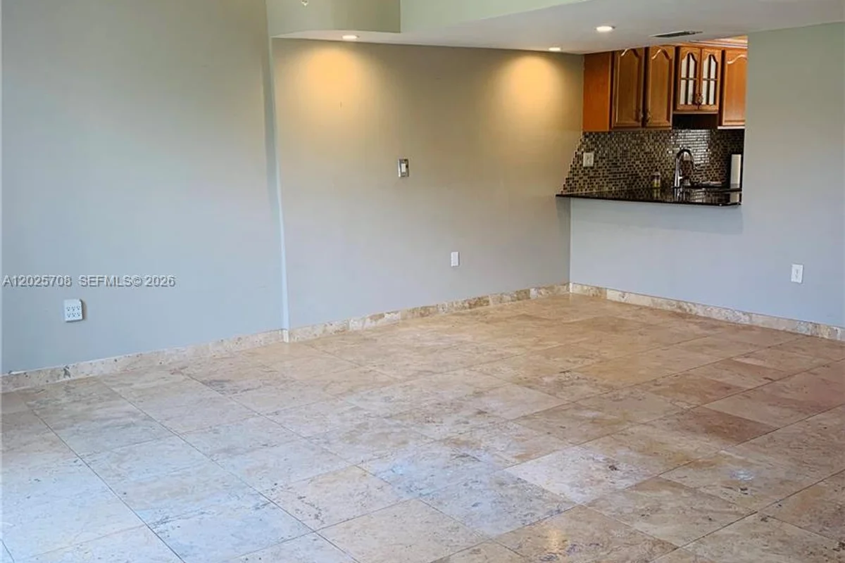 1651 NE 115th St #21C, Miami: photo 1 of 20
