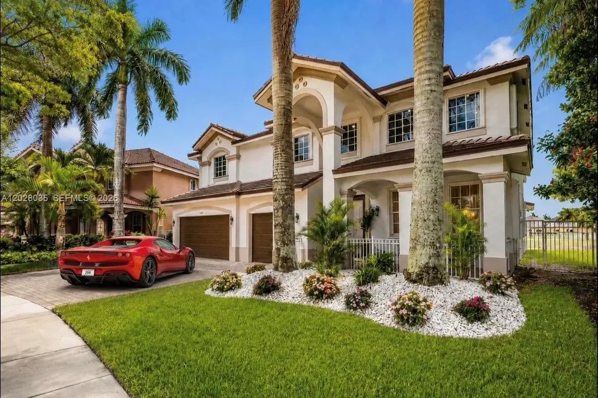 1088 Skylark Dr, Weston: photo 1 of 38