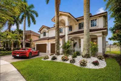 1088 Skylark Dr, Weston: photo 1 of 38