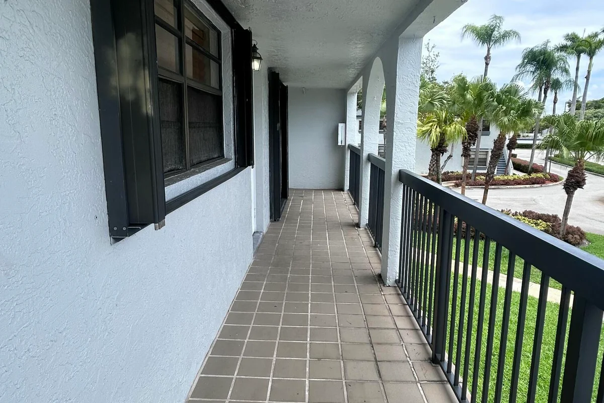 18310 Mediterranean Blvd #6-24, Hialeah: photo 1 of 16