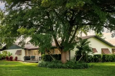 19505 SW 272nd St, Homestead: photo 1 of 24
