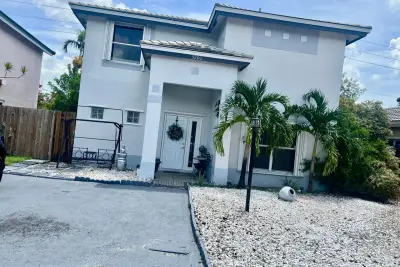 House in Miami Gardens: photo 1 of 6