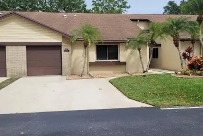 135 Meander Cir, Royal Palm Beach: photo 1 of 12