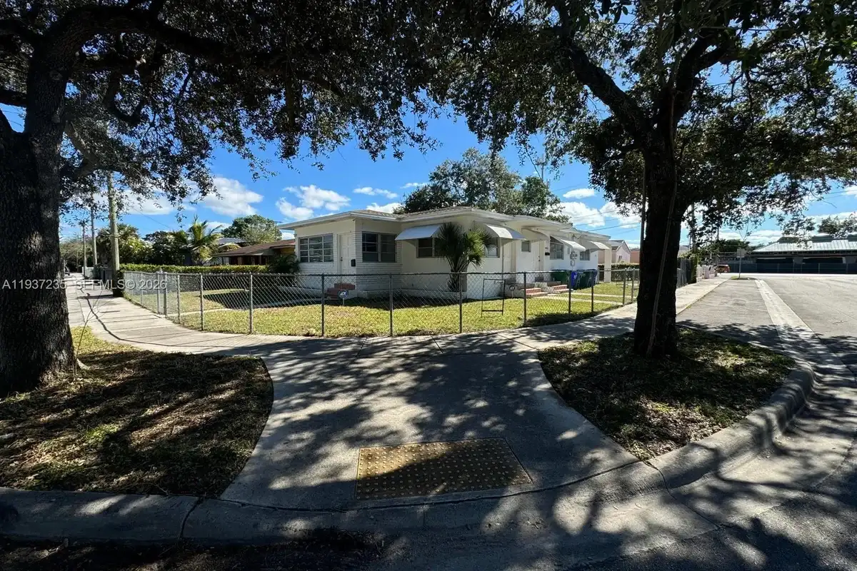 Home in Miami: photo 1 of 42