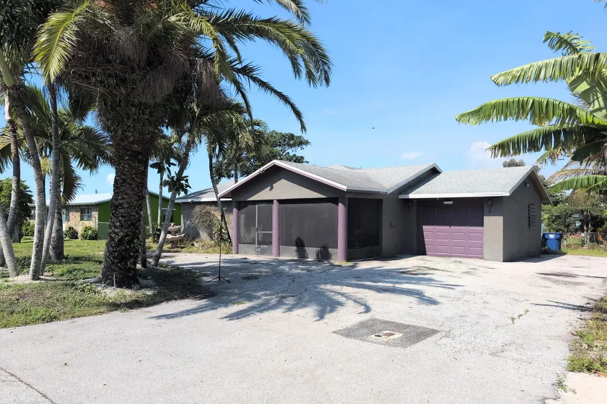 455 Janice Ave, South Bay: photo 1 of 19