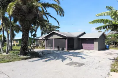 455 Janice Ave, South Bay: photo 1 of 19