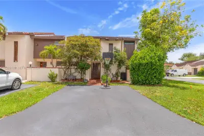 9055 SW 149th Pl, Miami: photo 1 of 28