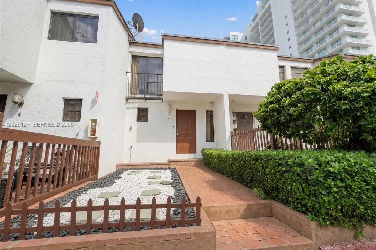 1901 S River Dr #5A, Miami: photo 1 of 41