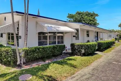 2627 Lincoln St, Hollywood: photo 1 of 27