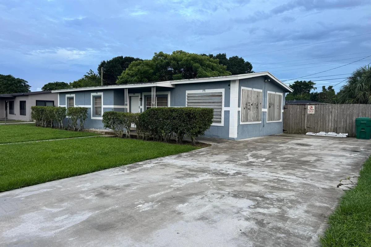 3330 NW 7th Ct, Lauderhill: photo 1 of 5