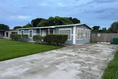 3330 NW 7th Ct, Lauderhill: photo 1 of 5