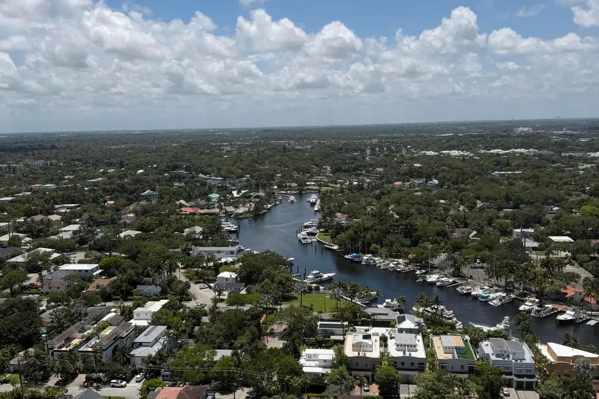 307 SW 5th St #710, Fort Lauderdale: photo 1 of 10