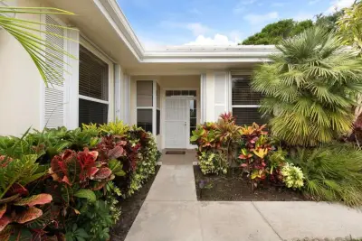 1092 Bedford Ave, Palm Beach Gardens: photo 1 of 18
