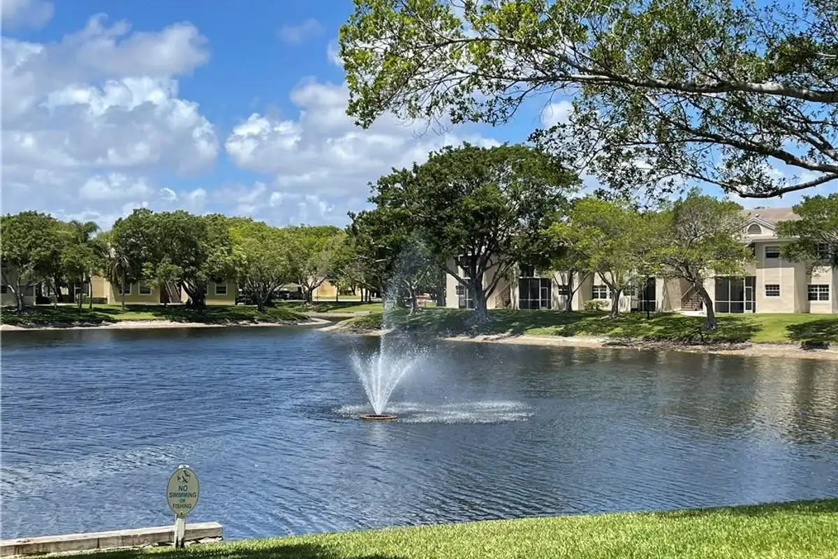 640 Cypress Club Way #J12, Deerfield Beach: photo 1 of 32