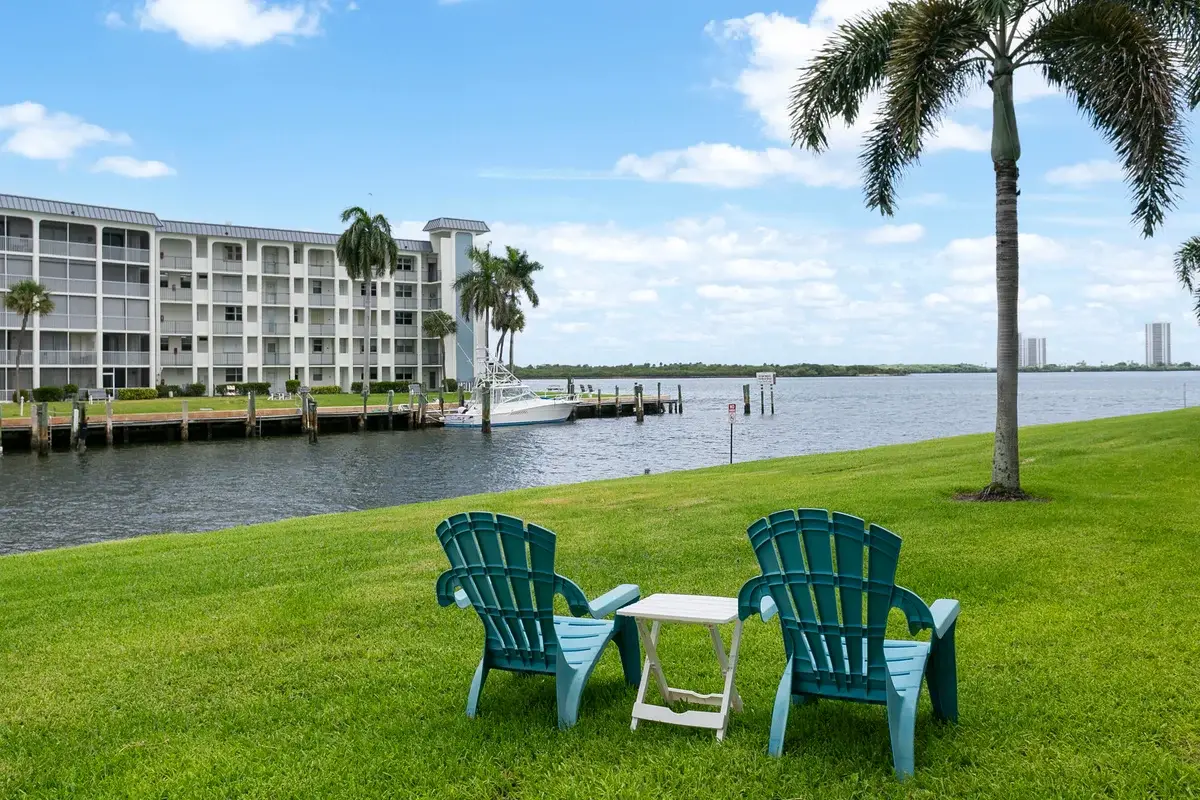 111 Shore Ct #203, North Palm Beach: photo 1 of 27