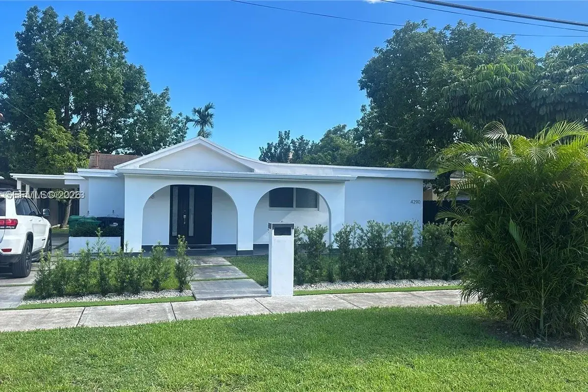 4290 SW 9th St #B, Miami: photo 1 of 18