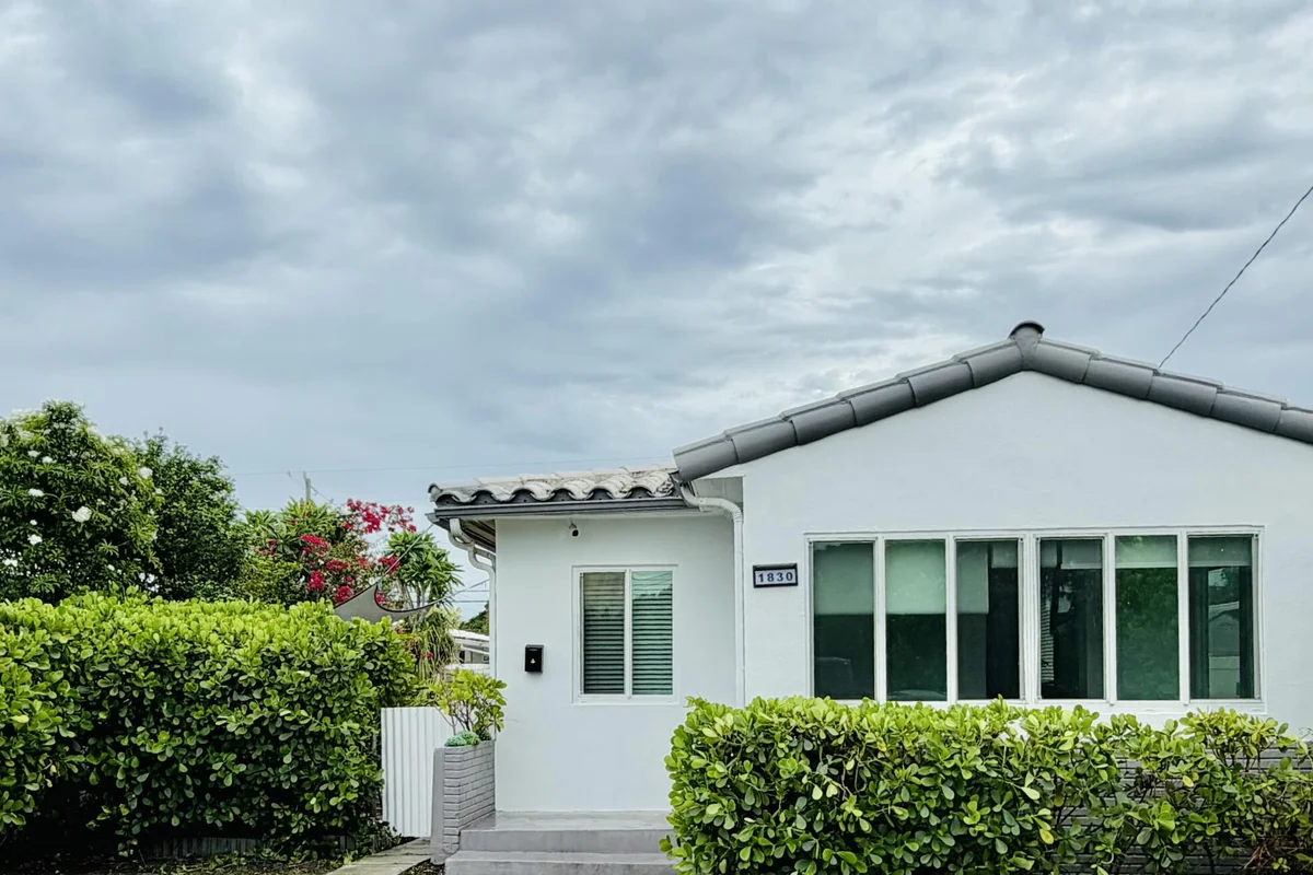 1830 Garfield St, Hollywood: photo 1 of 15