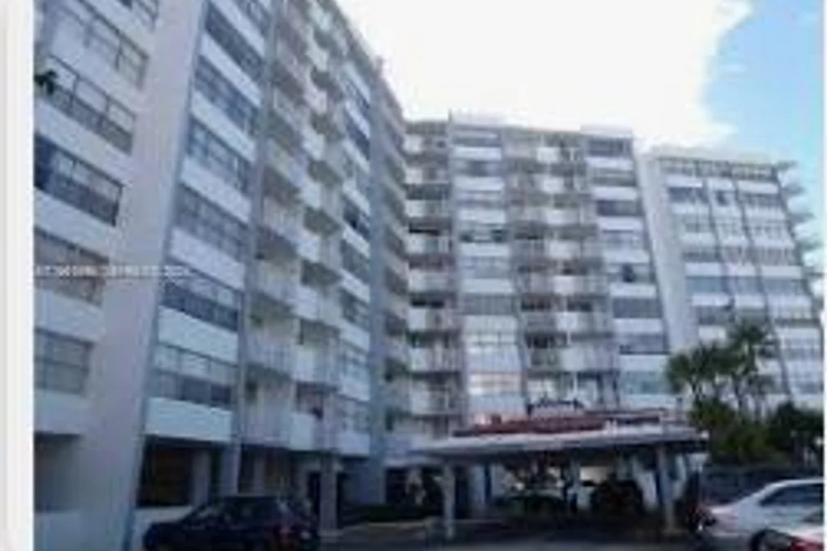 1300 NE Miami Gardens Dr #901e, Miami: photo 1 of 12