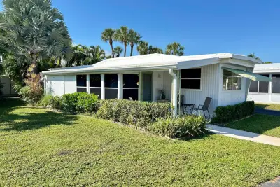 425 Bougainvilla Dr, Deerfield Beach: photo 1 of 43